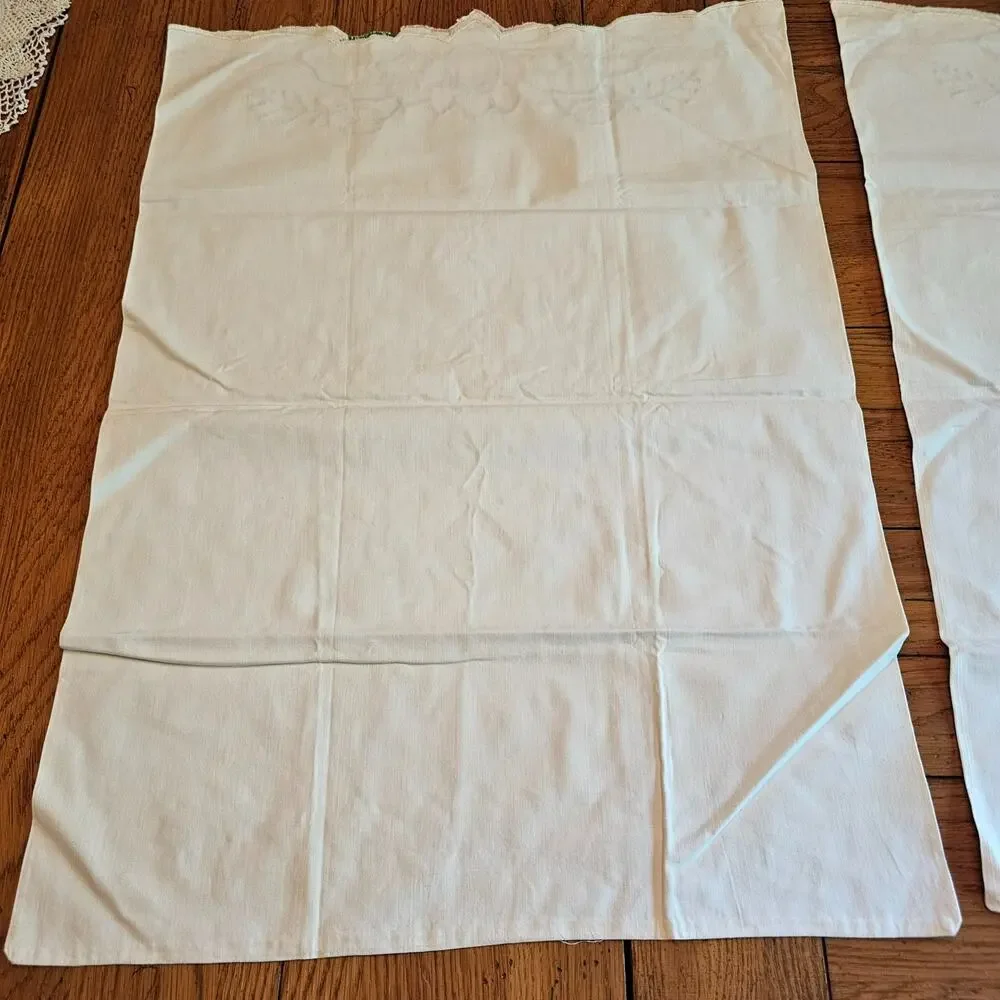 VTG Hand Applique Embroidered Floral Waterlillies Pillowcases Cottagecore